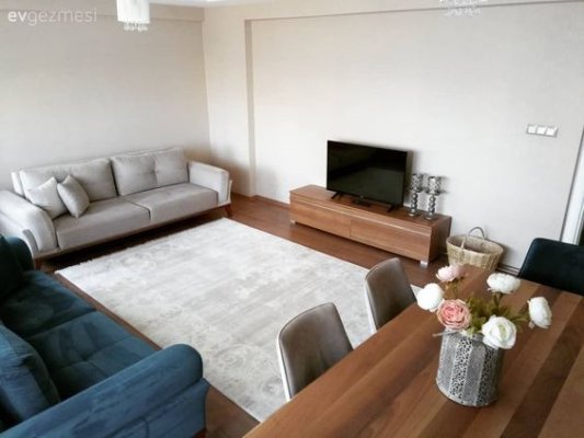 2025 Dekorasyonu: Metaverse'den Mekâna